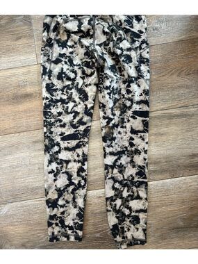 Lululemon Black & Light Gray marble Leggings (Size 8) 7/8 length